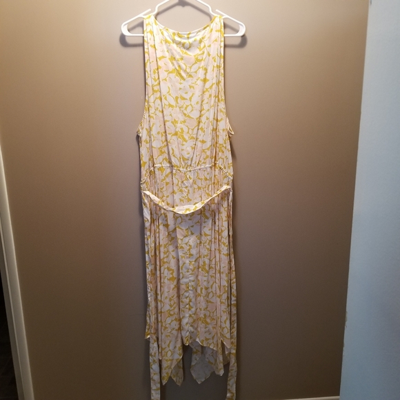 Ava & Viv Yellow Floral Sharkbite Hem Midi Dress - Picture 2 of 7